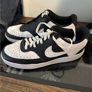 Nike Women’s Black and White Sneakers